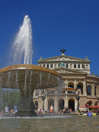 Foto Alte Oper mit Brunnen - Frankfurt am Main