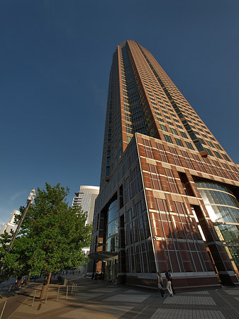 Foto Messeturm von unten - Frankfurt am Main