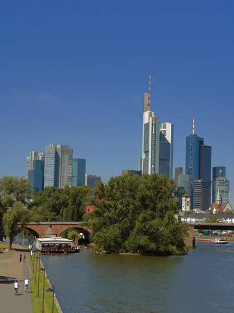 Fotos Skyline von Frankfurt mit Ufer