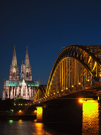 Fotos Kölner Dom hinter der Hohenzollernbrücke | Köln