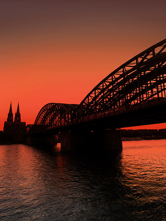 Fotos Kölner Dom hinter der Hohenzollernbrücke | Köln