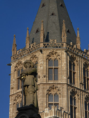 Platzjabeck vor dem Rathausturm Foto 