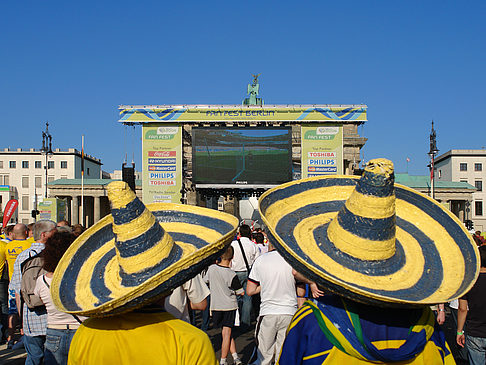 Fotos Fans am Brandenburger Tor | Berlin