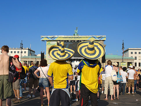 Fans am Brandenburger Tor Fotos