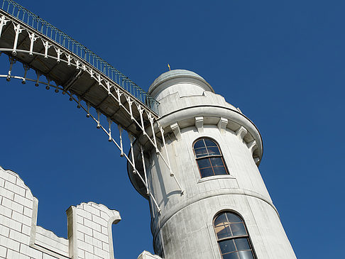 Brücke zwischen den Schlosstürmen Fotos