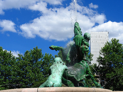 Brunnen auf dem Platz der Republik Fotos