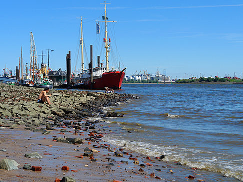 Strand und Hafen von Övelgönne Foto 