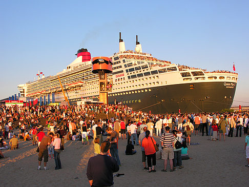 Queen Mary 2 - Volksfest Fotos