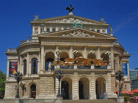 Foto Alte Oper mit Schirmen - Frankfurt am Main