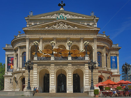 Foto Alte Oper mit Schirmen - Frankfurt am Main