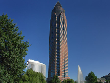 Messeturm mit Ludwig-Erhard-Anlage Fotos