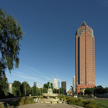 Fotos Messeturm hinter Merkurbrunnen | Frankfurt am Main