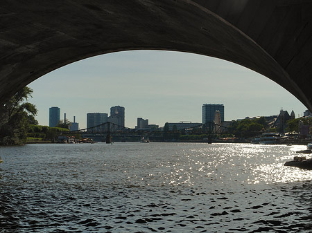 Unter der alten Brücke Foto 