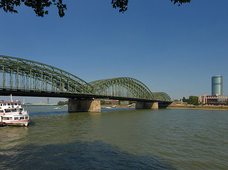 Hohenzollernbrücke reicht ans Kennedyufer