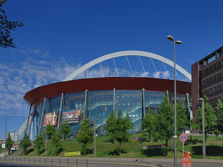 Kölnarena neben Stadthaus