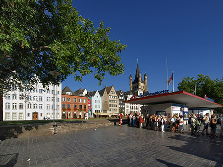 Foto Schlange stehen für Köln-Düsseldorfer