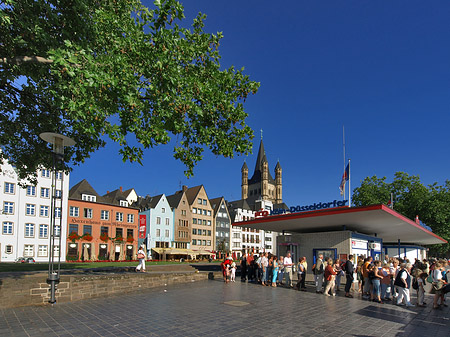 Foto Schlange stehen für Köln-Düsseldorfer