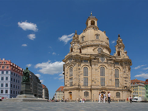 Frauenkirche und Neumarkt Foto 