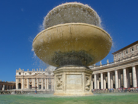 Brunnen mit Petersdom Foto 