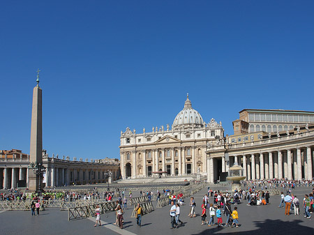 Foto Obelisk mit dem Petersdom - 